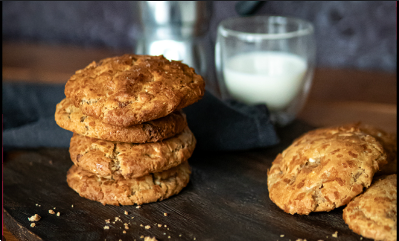 White Chocolate & Hazelnut Crème Cookies